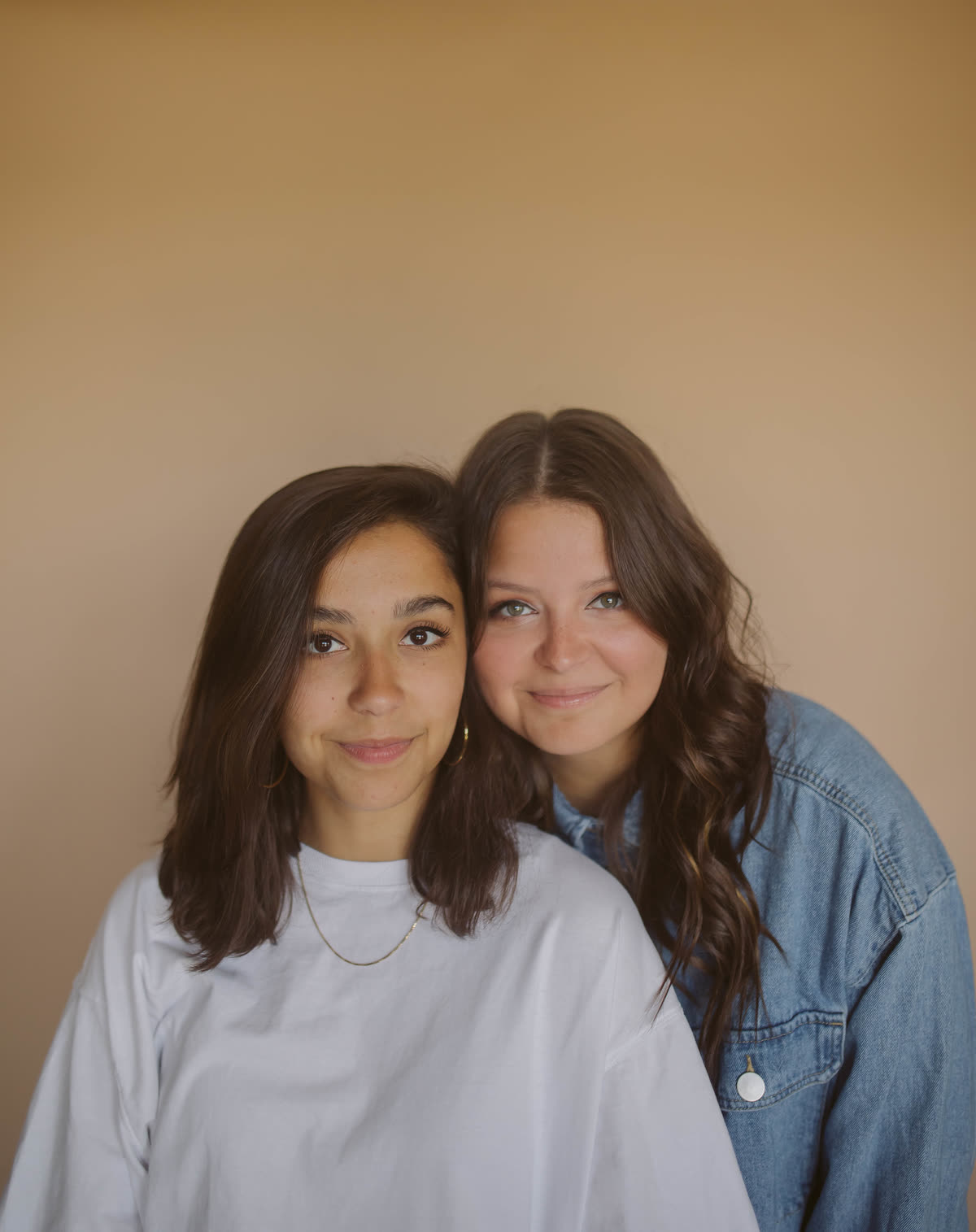 Kaylee and Erica Tuttle, sister duo